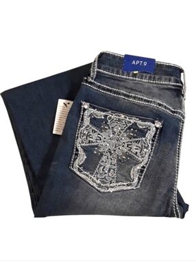🆕️APT.9 Capri Jeans. Women's Size: Waist 04x24 Inseam.